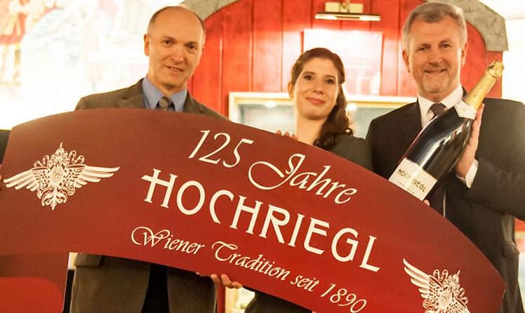 v.l.n.r.: Hans Grames, Hochriegl-Kellermeister, Julia Bauer, Hochriegl Brand Manager und Mag. Walter Wallner, Geschäftsführer Top Spirit