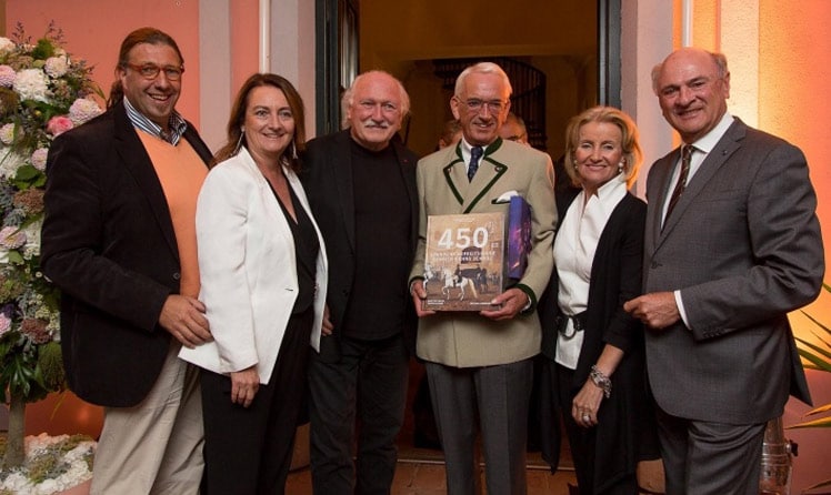 René van Bakel mit Begleitung Lois Lammerhuber, Christian Plettenberg, Elisabeth Gürtler und Erwin Pröll © Richard Tanzer