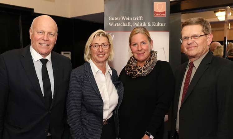 (von links) Ralph Vallon, Elisabeth Stadler, Andrea Kdolsky, Christian Deutsch © Club Cuvée/Katharina Schiffl