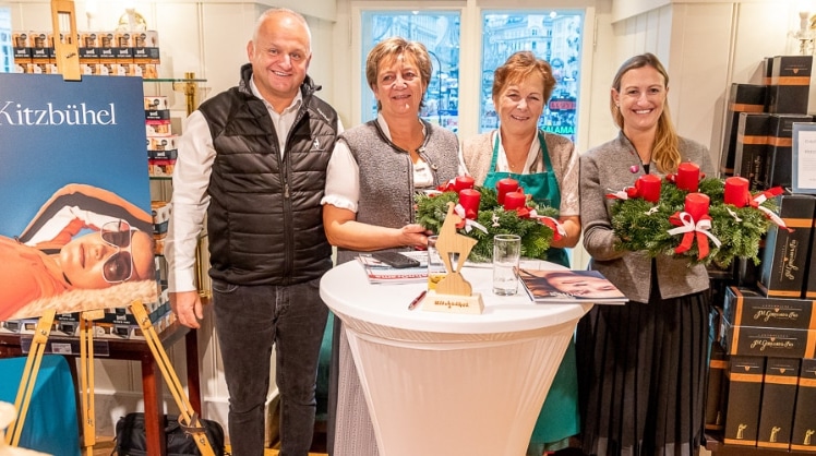 V.l.n.r.: Christian Wörister, Vorstand Bergbahn AG Kitzbühel, Rosmarie, Bäuerin vom Malernhof, Sabine, Bäuerin vom Lindenhof und Anna Lena Obermoser, Kitzbühel Tourismus © LEADERSNET/C. Mikes