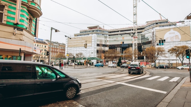 Out-Of-Home Werbefläche am Franz-Josefs Bahnhof © XXL-Media