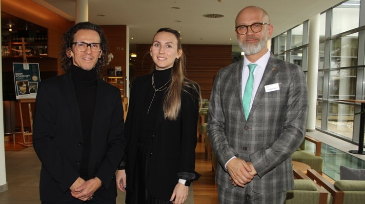 V.l.n.r.: Stephanos Berger, CIDCOM Geschäftsführer; Vanessa Koller, CIDCOM Kundenbetreuung; Gottfried Fragner, Therme Laa Marketingleitung © NÖN/Michael Pfabigan