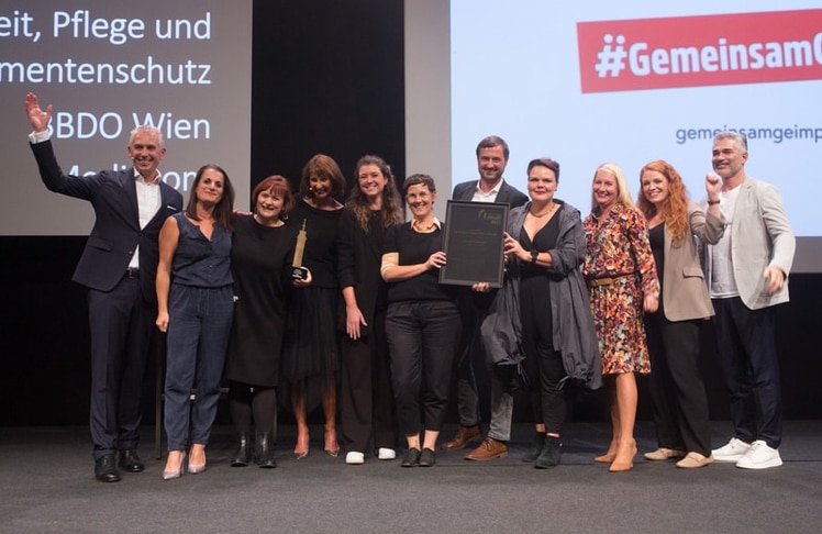 Der Gold-Award in der Kategorie "Best Use of Digital Out of Home" ging ans Sozialministerium (BMSGPK) mit Boosting Quotes © LEADERSNET/D. Mikkelsen