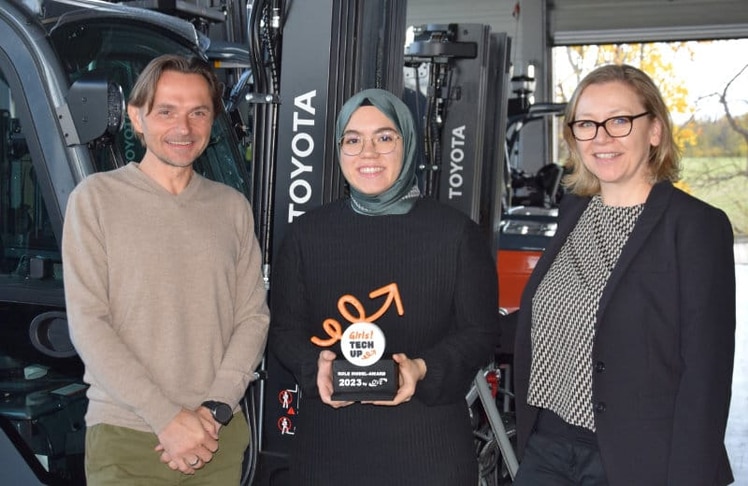 Josef Dax, Hüzüme Erkaptan und Martina Eisler © Toyota Material Handling Austria