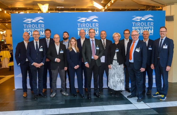 V.l.n.r.: Christof Splechtna, RLB Tirol, Andreas Altmann MCI, Thomas Wass, RLB Tirol, Daniel Lampertseder, Alexander Thamm GmbH, Florian Saurer, Holzbau Saurer, Sarah Maria Hanser, Alexander Thamm GmbH, Reinhard Mayr, RLB Tirol, Christoph Swarovski. Präsident IV Tirol, Alois Vahrner, TT Chefredakteur, Silvia Lieb, Moser Holding, Dieter Unterberger, BMW Unterberger, Alexander Krunic, business bestseller, Oswald Wolkenstein, WK Tirol und Michael Mairhofer, GF IV Tirol 
© LEADERSNET/M. Kaltenböck