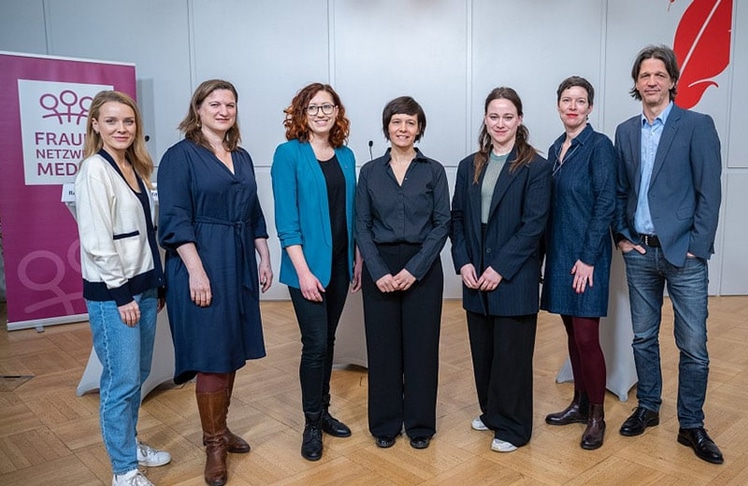 V.l.n.r.: Raphaela Scharf, Sandra Konstatzky, Julia Ilger, Caroline Kerschbaumer, Sophie Rendl, Astrid Kuffner und Walter Strobl 
© LEADERSNET/R. Brunhölzl