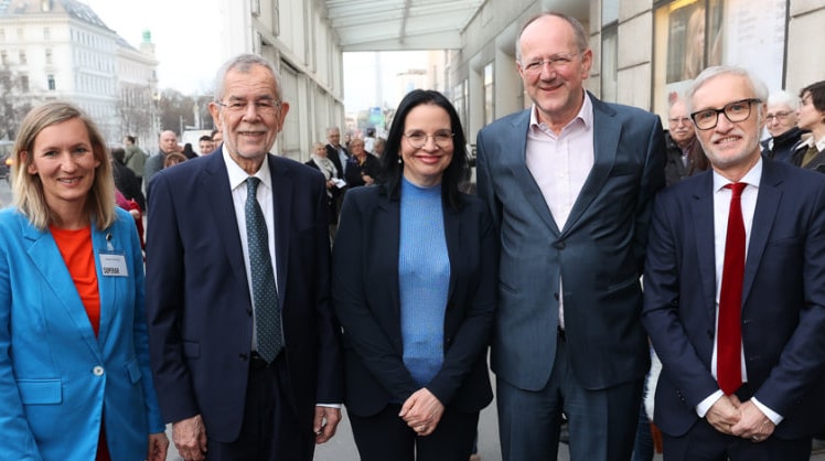 V.l.n.r.: Superar-Geschäftsführerin Sabine Gretner, Bundespräsident Alexander Van der Bellen, Kunst- und Kulturstaatssekretärin Andrea Mayer, Wiener Konzerthaus-Vorstand Matthias Naske und Superar-Präsident Werner Bachstein © Katharina Schiffl 