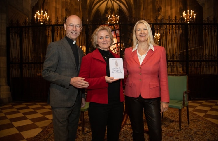 V.l.n.r.: Toni Faber, Dompfarrer, Melanie Wolfers, Bestseller-Autorin und Ordensfrau und Claudia Stöckl, Radio-Moderatorin © LEADERSNET/C. M. Stowasser