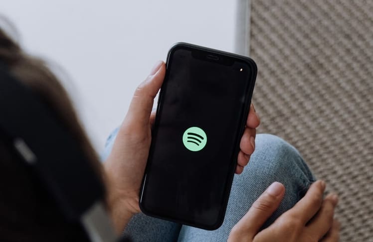 Spotify erhält DSGVO-Strafe von fast 5 Millionen Euro. © Pexels/Cottonbro Studio