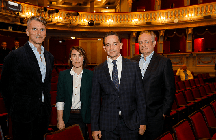 V.l.n.r.: Stefan Herheim (MusikTheater an der Wien - Intendant), Franziska Graber (Fachbereichsleitung im Bauprojektmanagement), Kurt Gollowitzer (Wien Holding Geschäftsführer) und Franz Patay (VBW-Geschäftsführer) © LEADERSNET/ G. Langegger