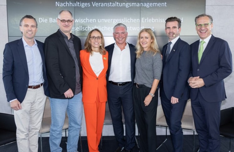 V.l.n.r.: Alexander Priester (Nespresso Professional Director), Christoph Haller (WKÖ-Repräsentant zum Thema Umweltzertifizierung), Marianne Neumüller-Klapper (Nachhaltigkeitsexpertin Nespresso), Paul Leitenmüller (CEO LEADERSNET und Moderator), Claudia Memminger (CEO Nespresso), Christian Chytil (CEO Impacts Catering) und Gert Zaunbauer (Geschäftsführer der Eventagentur Putz & Stingl, Träger des Österreichischen Umweltzeichens und Lizenznehmer für Green Meetings und Green Events Niederösterreich) © LEADERSNET / R. Brunhölzl