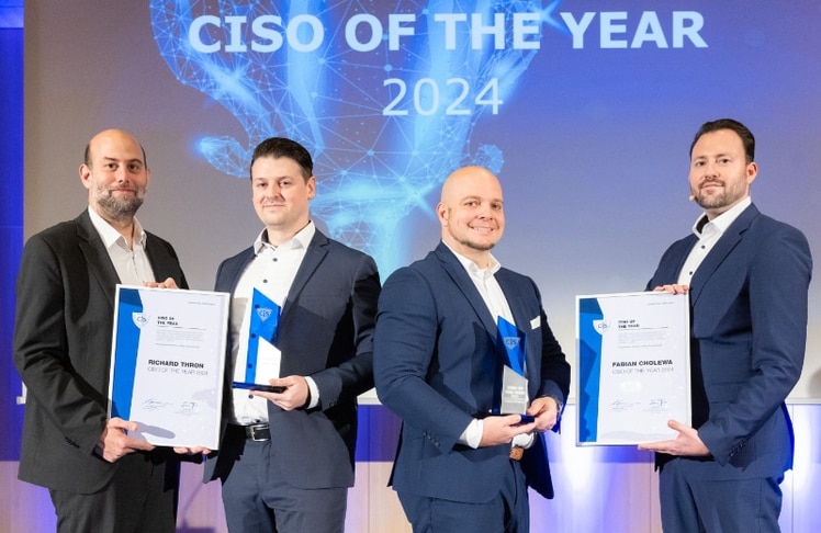 V.l.n.r.: Simon Tjoa (Juryvorsitzender), die beiden "CISO of the Year 2024" Richard Thron (Umdasch Group AG) und Fabian Cholewa (Software GmbH), sowie Harald Erkinger (Geschäftsführer CIS - Certification & Information Security Services GmbH) © Anna Rauchenberger