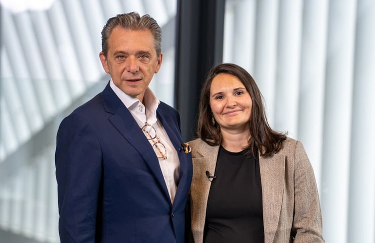 Helmut Mojescick, Fachgruppenobmann der Wiener Versicherungsmakler der WKW, und  Stephanie Ernst, Geschäftsführerin der Rainer Gruppe sowie Obfrau des Landesgremiums Fahrzeughandel der WKW © LEADERSNET/A. Rieck