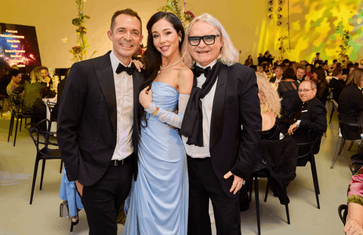 V.l.n.r.: Reinhard Neussner, Rita und Thomas Sabo © Starpix/ Alexander TUMA