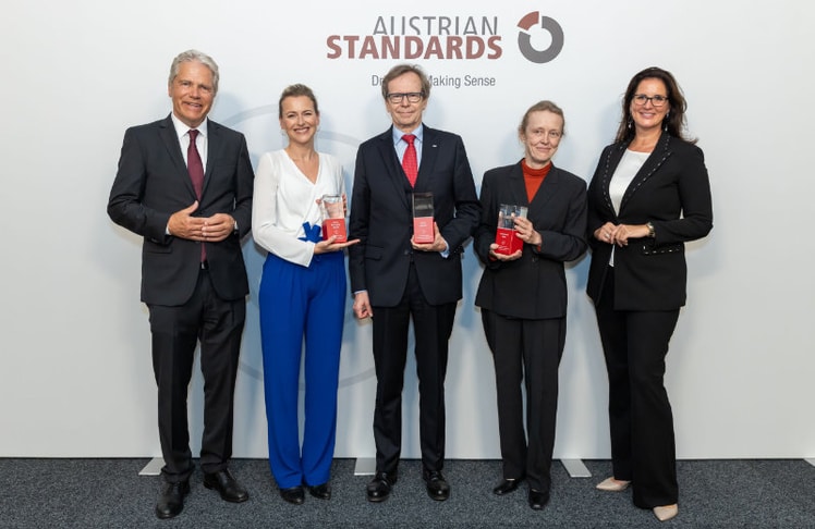 V.l.n.r.: Anton Ofner (Präsident Austrian Standards International), Mercedes Ritschl (IV), Peter Reichel (OVE), Annemarie Mille (WKÖ), Valerie Höllinger (CEO Austrian Standards) © APA/Fotograf Krisztian Juhasz