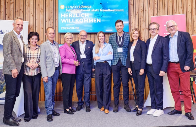 V.l.n.r.: Johannes Linhart und Ulrike Steinmaßl (beide Senat der Wirtschaft), Gerald Schatz (Unternehmer & Präsidiumsmitglied Senat der Wirtschaft), Doris Hummer (WK-Präsidentin OÖ), Peter Ölsinger (GF BRP-Rotax), Eva Langmayr (GF wepodit), Heinz Pöttinger (GF purora), Alexandra Rochelt (Allgemeine Sparkasse Oberösterreich), Thomas W. Albrecht (Autor & Unternehmer) und Hans Harrer (Vorstandsvorsitzender Senat der Wirtschaft) © Mathias Lauringer/soulspacestudios.at