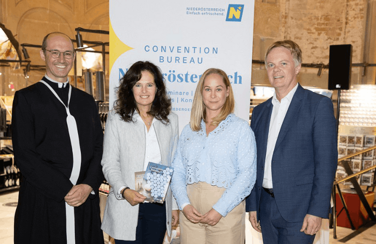 V.l.n.r.: Thaddäus Ploner Can. Reg. (Stift Klosterneuburg), Edith Mader (Leiterin Convention Bureau), Petra Ipsmiller (Stift Klosterneuburg-Tourismus) und Michael Duscher (Geschäftsführer Niederösterreich-Werbung) © LEADERSNET/ R. Brunhölzl