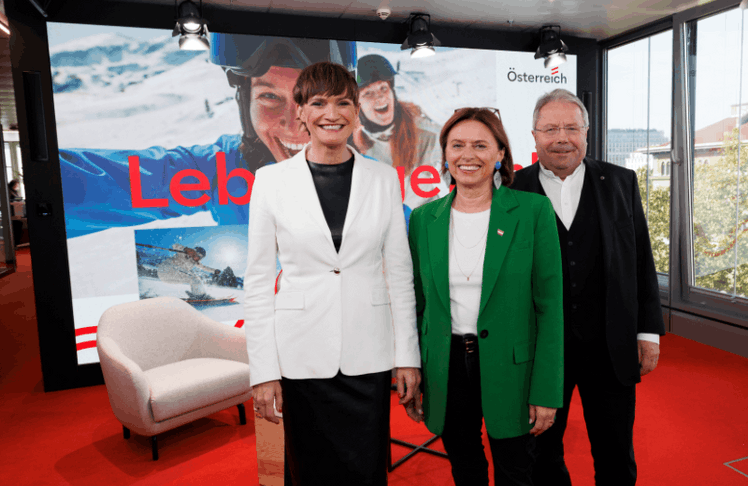 V.l.n.r.: ÖW-Geschäftsführerin Astrid Steharnig-Staudinger, Tourismus-Staatssekretärin Susanne Kraus-Winkler und Franz Hörl, Obmann des Fachverbands der Seilbahnen in der Wirtschaftskammer Österreich © Österreich Werbung/ Rainer Fehringer