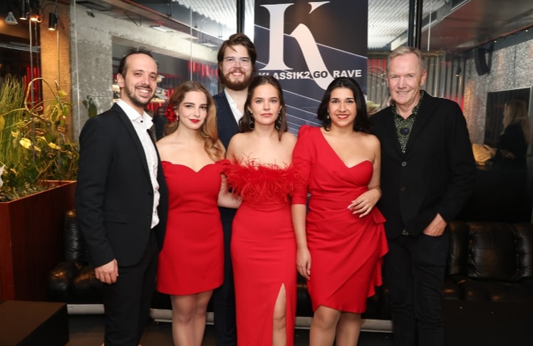 Die Klassik2Go Stars (v.l.n.r.): George Kounoupias, Ana Marques Guerra, Felix Pacher, Adele Clermont und Miriam Hajieva mit Initiator Ossi Schellmann © Katharina Schiffl