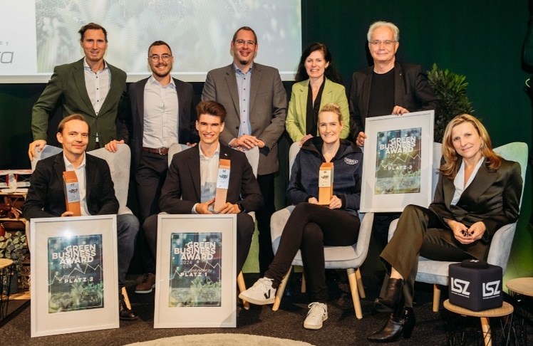 (vorne v.l.n.r.) Alexander Kaiser (APG), David Rott (Leyrer+Graf), Diana Reuter (Woerle) und Martina Kruber (LSZ); (hinten v.l.n.r.) Sustainista-Geschäftsführer Stefan Bauer, Sascha Thöny (Fraunhofer Austria), Michael Hochhold (Leyrer+Graf), Christine Wahlmüller-Schiller (AIT) und Werner Aumayr (AMAG) © Jenia Symonds de Montfort