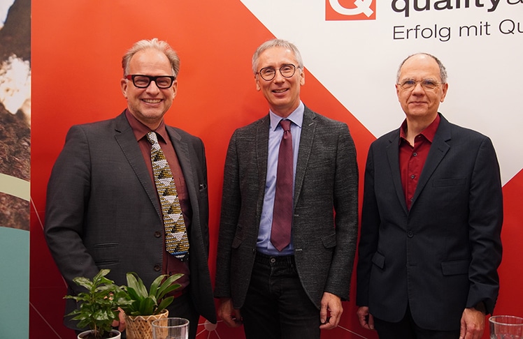 Impressionen vom Nachhaltigkeitsforum 2023, von links nach rechts: DI Alex Dick, DI Andreas Tschulik, Dr. Karl Grün © Quality Austria 