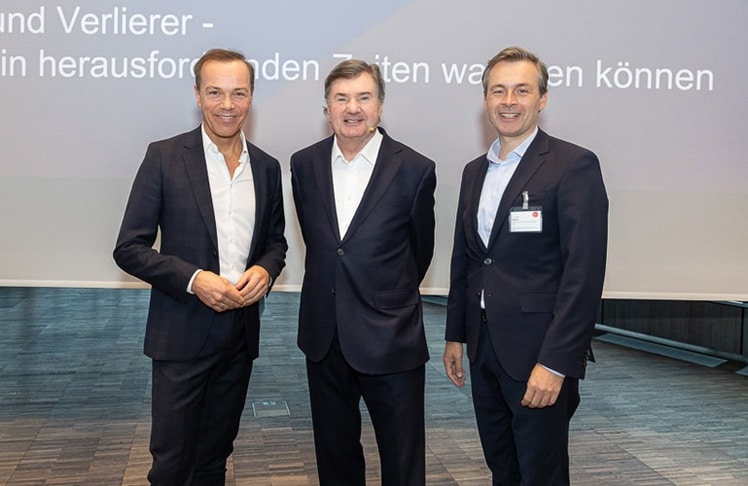 V.l.n.r.: Initiator Gerhard Pichler, Stargast Andreas Salcher und Hausherr Martin Hauer © LEADERSNET/C. Mikes