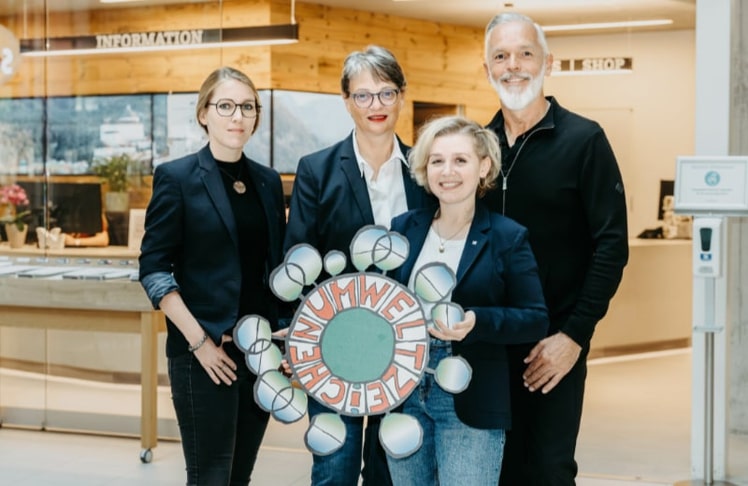 Das Team des TVB Kufsteinerland (v.l.n.r.): Kulturmanagerin Maria Reitberger, Geschäftsführerin Sabine Mair, Nachhaltigkeitskoordinatorin Theresa Gorbach und Obmann Georg Hörhager © TVB Kufsteinerland / Thorben Jureczko