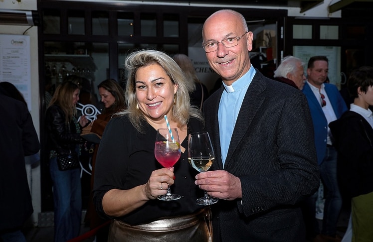 Besitzerin Stella Biehal und Dompfarrer Toni Faber © LEADERSNET / G. Langegger