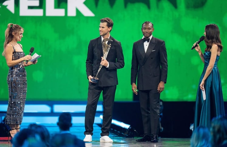 Übergabe des Special Awards (v.l.n.r.): Mirjam Weichselbraun, Dominic Thiem, David Alaba und Karina Toth © GEPA pictures GmbH