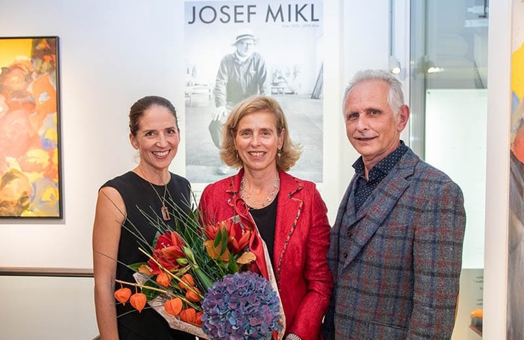 V.l.n.r. Katharina Zetter-Karner, Brigitte Mikl-Bruckner, Günther Holler-Schuster bei der Vernissage der Ausstellung Josef Mikl. Works from Six Decades ©Jürgen Hammerschmid
