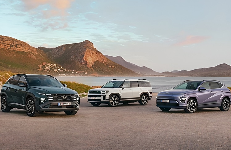 von links nach rechts: Der TUCSON GO! PLUS, der neue SANTA FE Plug-In und der neue KONA Elektro GO! © Hyundai