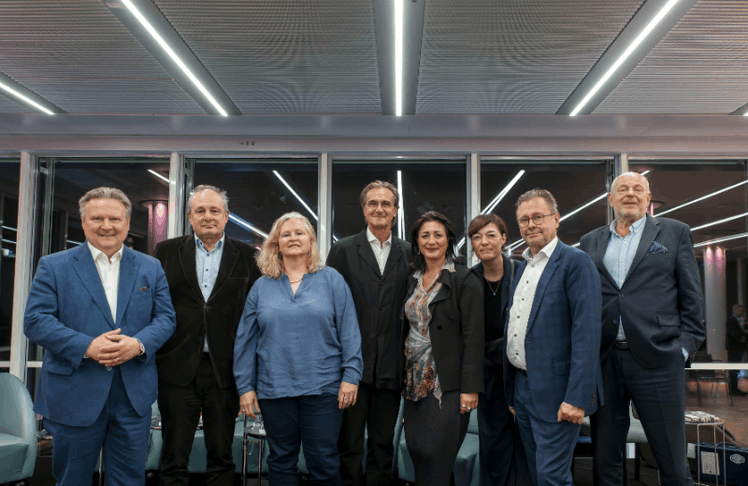 V.l.n.r.: Michael Ludwig, Franz Patay, Elisabeth Hirschmann-Altzinger, Roland Geyer, Veronika Kaup-Hasler, Dodo Roscic, Alexander Wrabetz und Christoph Hirschmann © Hans Hofer