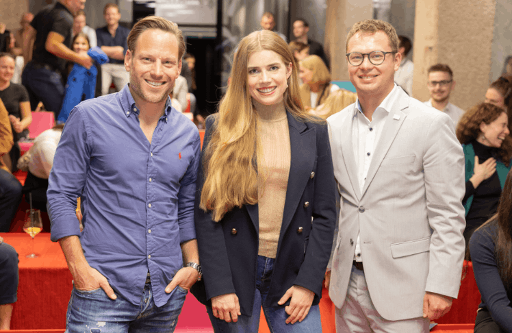 V.l.n.r.: Johannes Pracher (Leiter Startrampe Sparkasse OÖ), Anna Strigl (Content Creatorin) und Michael Kaufmann (Moderator) © LEADERSNET / C. Holzinger