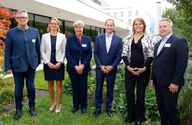 V.l.n.r.: Urs Weber (Generalsekretär der Handelskammer Schweiz-Österreich-Liechtenstein), Elisabeth Rudolph (Perfact Consulting), Angelika Moosleithner (first advisory, Vaduz), Christoph Stieg (Perfact Consulting), Sabine Bellefouille-Burri (Burri Public Elements AG) und Markus Fahrnberger-Schweizer (Iglo/Findus/Nomad Foods) © Eddy Riesch