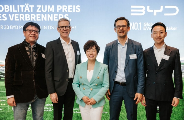 V.l.n.r.: Michael Shu, Managing Director BYD Europe, Hansjörg Mayr, Member of the Board, CBDO & CDO Wolfgang Denzel Auto AG, Stella Li, Executive Vice President BYD Company, Danijel Dzihic, Managing Director BYD Austria und Jontey Lee, Country Manager BYD Schweiz, Österreich und Ungarn