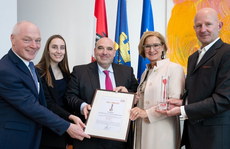 V.l.n.r.: ecoplus Geschäftsführer Helmut Miernicki, Katharina Reinwald, Future Business Austria, David Ungar-Klein, Future Business Austria, Landeshauptfrau Johanna Mikl-Leitner und ecoplus Prokurist Claus Zeppelzauer © NLK/Pfeffer