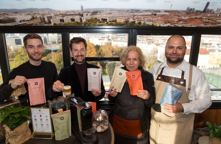 Beim exklusiven Tasting-Event im Nespresso-Riesenradwaggon war auch Nespresso Österreich Coffee Ambassador Michael Ilsanker (2.v.l.) mit dabei © LEADERSNET / D. Mikkelsen