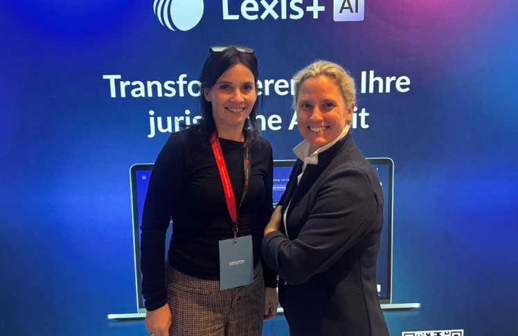 Susanne Mortimore (links) und Sophie Martinetz © LexisNexis/Kusche