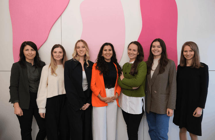 V.l.n.r.: Andrea Strebinger (Product Manager, Gynial), Michaela Reiter (Head of Marketing, Gynial), Melanie Fruhmann (Account Manager, Ketchum), Manisha Joshi (Business Director & Head of DEI, Ketchum), Mandana Hambrusch (Geschäftsführerin,Gynial), Elisabeth Buchegger (Account Executive, Ketchum) und Mariella Bachbauer (Product Manager, Gynial) 