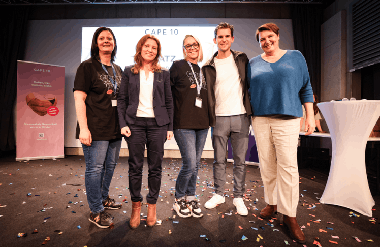 V.l.n.r.: Elfriede Wittberger (Cape 10), Eva Dvorak (Bundesministerium für Klimaschutz), Silvia Bruni
(Cape 10), Dominic Thiem und Brigitte Bichler (OMV)