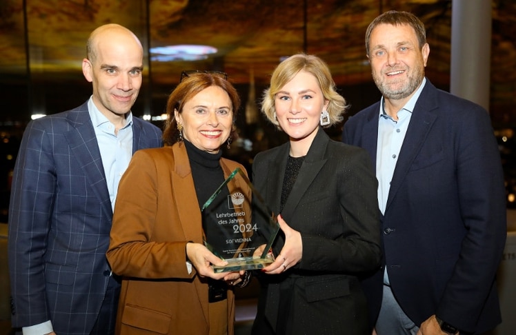 V.l.n.r.: Christian Klaus (General Manager, SO/ Vienna), Susanne Kraus-Winkler (Staatssekretärin, Bundesministerium f. Arbeit & Wirtschaft), Anna Ferrari (Personalleitung, SO/ Vienna) und Wolfgang Binder (Fachgruppenobmann Kaffeehäuser, Wirtschaftskammer Wien)