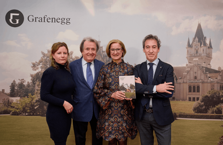 V.l.n.r.: Simone Bamberg, Geschäftsführerin Grafenegg, der Künstlerische Leiter Rudolf Buchbinder, Landeshauptfrau Johanna Mikl-Leitner und Fabián Panisello, Composer in Residence 2025. © NLK Pfeiffer