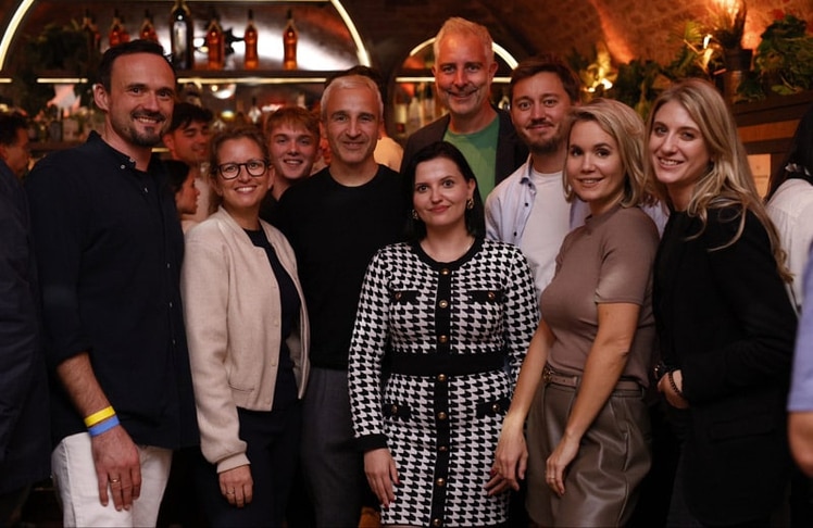 IAA Creator Hub Austria Board plus IAA Präsident (v.l.n.r.): Peter Hrubi, Rut Morawetz, Martin Distl, Lejla Bibic, Sebastian Bayer, Niklas Kirchmaier, Lisa Sophie Thoma und Sandra Rindler. © Elias Hartmann