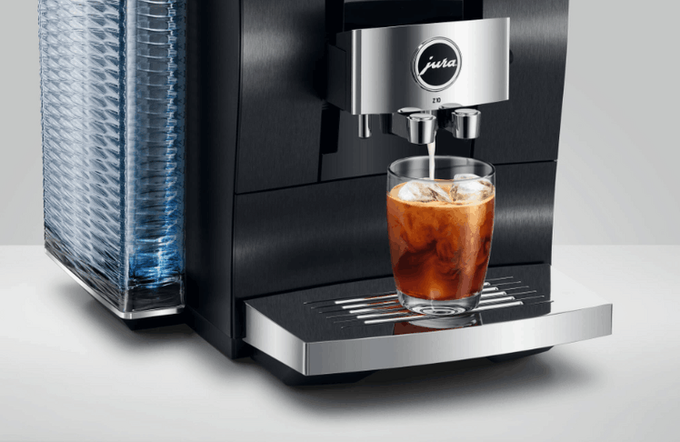 Die Z10 von Jura bereitet auf Knopfdruck Cold Brew zu, den es jetzt in Kombination mit 
dem Cold Sweet Nitro Kit auch als Cold Sweet Nitro oder Pure Cold Nitro gibt. © Jura 