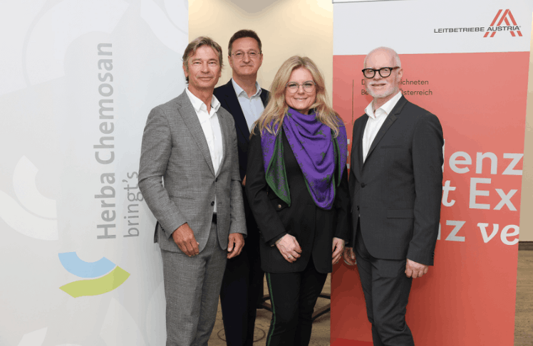 V.l.n.r.: Andreas Windischbauer (Vorstandsvorsitzender Herba Chemosan Apotheker-AG), Klaus Kaschnitz (Division Director Versorgungssicherheit Austrian Power Grid AG), Monica Rintersbacher (Geschäftsführerin Leitbetriebe Austria), Franz Braunsberger (Geschäftsführer Kühne + Nagel) © Katharina Schiffl
