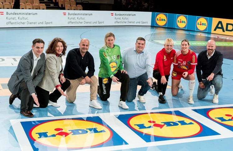 V.l.n.r.: Bernd Rabenseifner, ÖHB-Generalsekretär, Ingrid Felipe, ÖHB-Vizepräsidentin, Michael Kunz, CEO Lidl Österreich, Petra Blazek, Alexander Barcelo Y Batiste, Bereichsleiter Lidl Österreich, Teamchefin Monique Tijsterman, Ines Ivancok-Soltic und Georg Grabner, Marketingleiter Lidl Österreich 