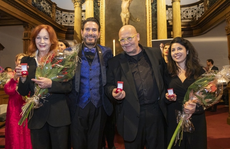 Clemens Unterreiner (2.v.l.) mit den Träger:innen des "Goldenen Ehrenzeichens der Hilfstöne 2024“ (v.l.n.r.): Andrea Jonasson, Wolfgang Bankl und Anneleen Lenaerts