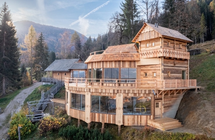 Das neue Yogahaus des Natur- und Wellnesshotels Höflehner ist eingebettet in das steirische Ennstal © Harald Steiner