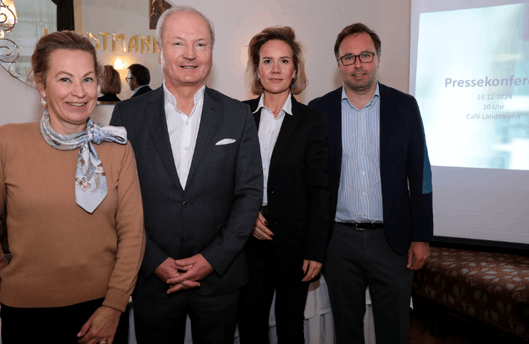 V.l.n.r.: Gertraud Schwarzecker-Höltl (Generalsekretärin Österreichs Personaldienstleister), Martin Zieger (Präsident Österreichs Personaldienstleister), Julia Labenz (Generalsekretärin Österreichs Personaldienstleister) und Axel Ganster (Geschäftsführender Gesellschafter PR:AG Ganster Communications GmbH)
