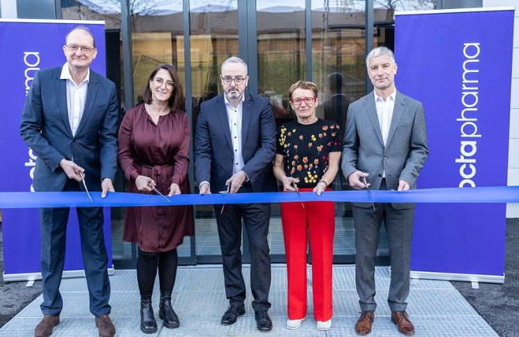 V.l.n.r.: Andreas Herzog (Generalsekretär Pharmig), Manuela Sachs (Bezirksrätin Wien-Favoriten), Oliver Clairotte (Chief Production Officer Octapharma), Barbara Rangetiner (Geschäftsführerin Octapharma Österreich) und Thorsten Konrad (Head of VI&P Octapharma Wien)